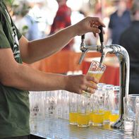 Bierzapfanlage im Einsatz